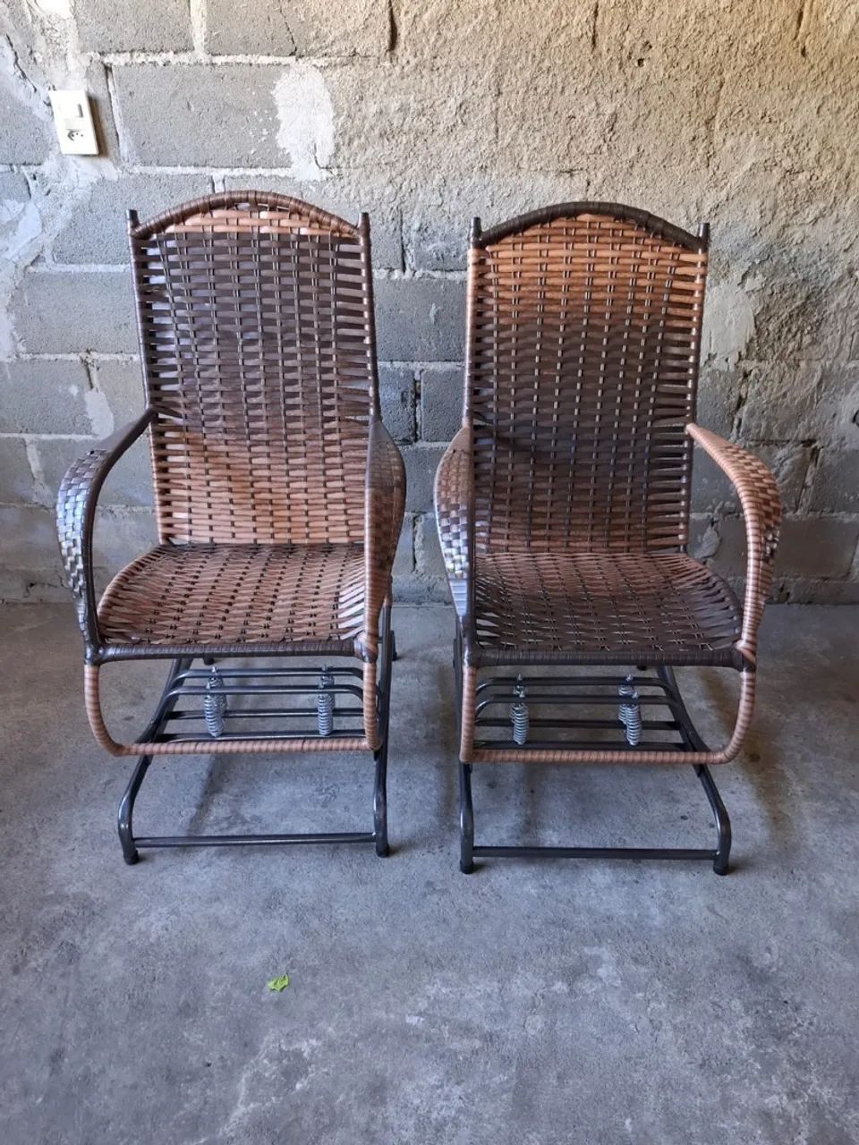 Poltronas de balanço novas CADA 4 molas 