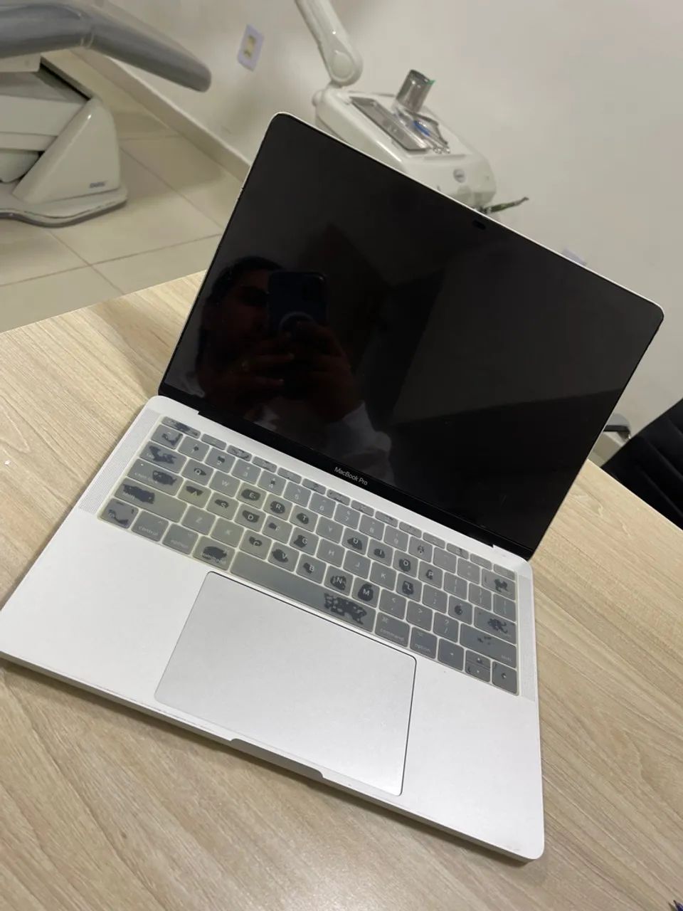 MacBook Pro 13 2017 - SSD 512GB | i5 | 8GB RAM - não segura fora