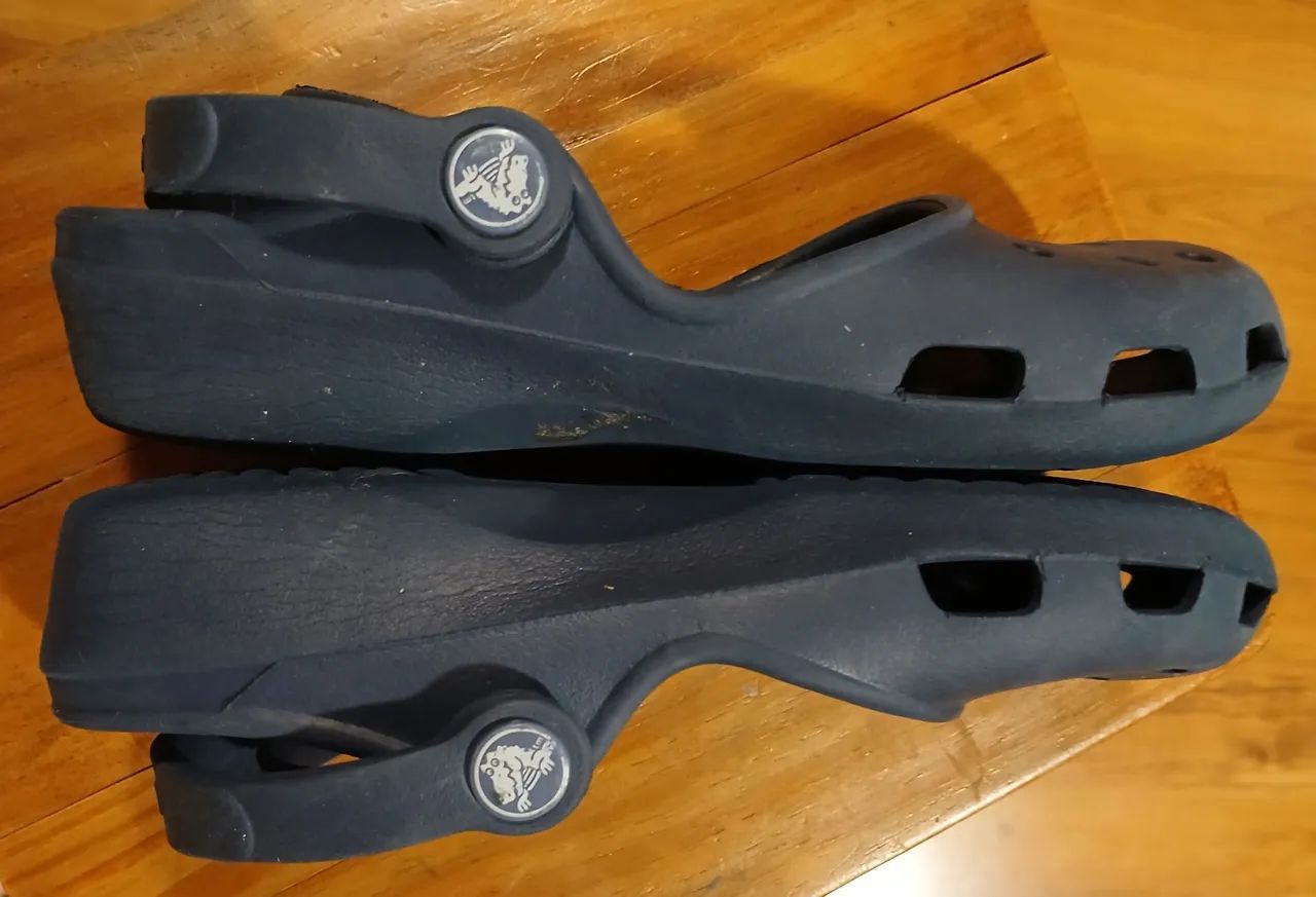 Sandália Crocs aberta marinho - Foto 3