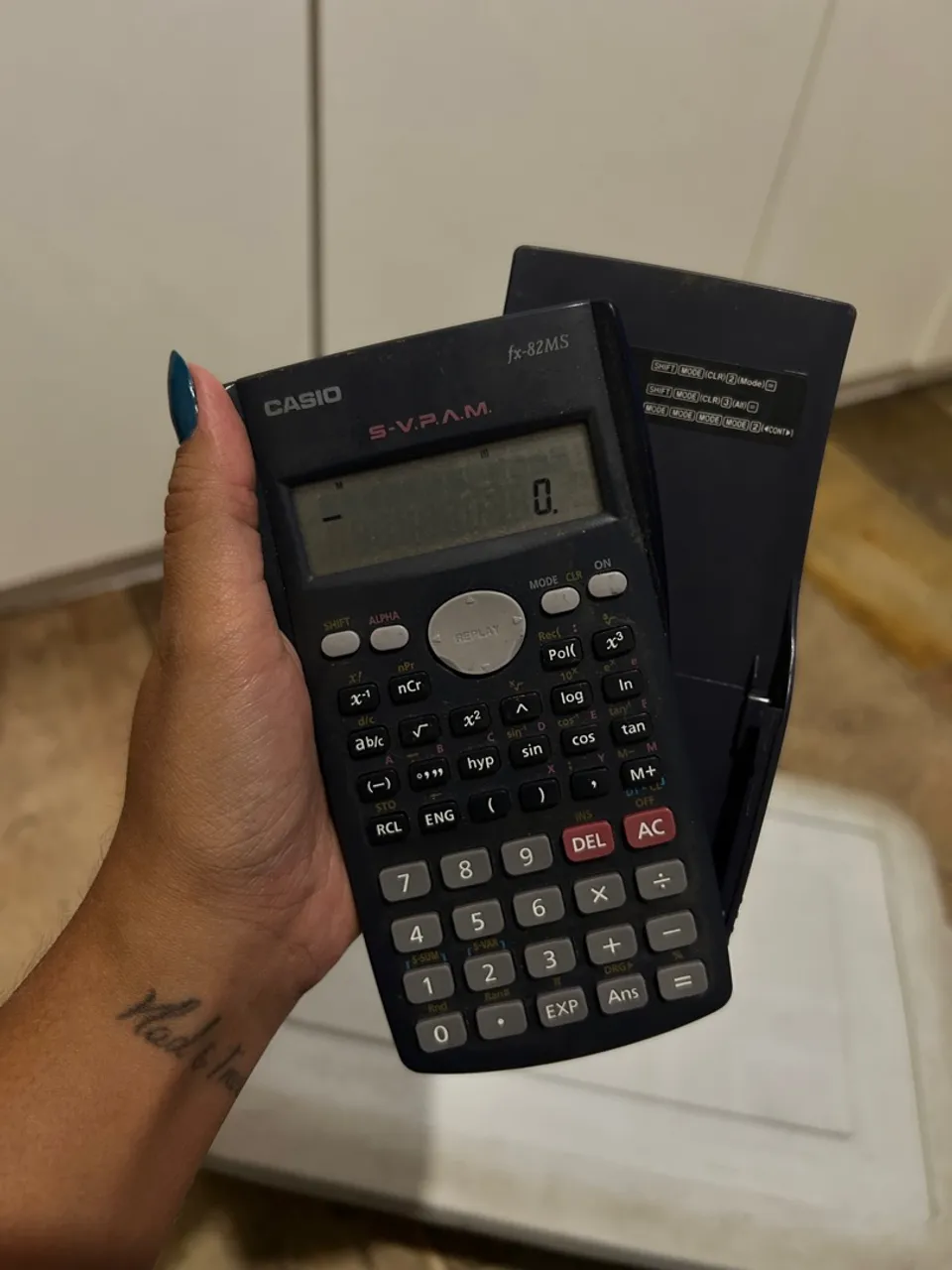 Calculadora Científica Casio FX-82MS