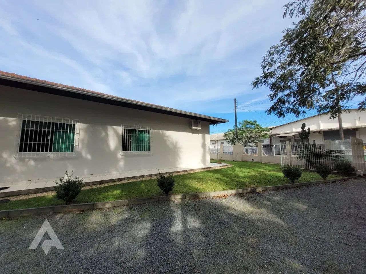 Terreno industrial à venda com 4.080 m², frente de 40 m e fácil acesso à BR-470. - Foto 4