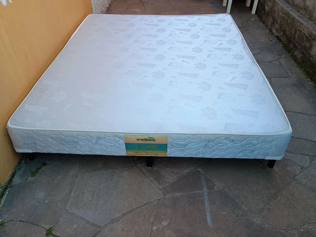 Base box tamanho Queen, com molas próprias. - Foto 2