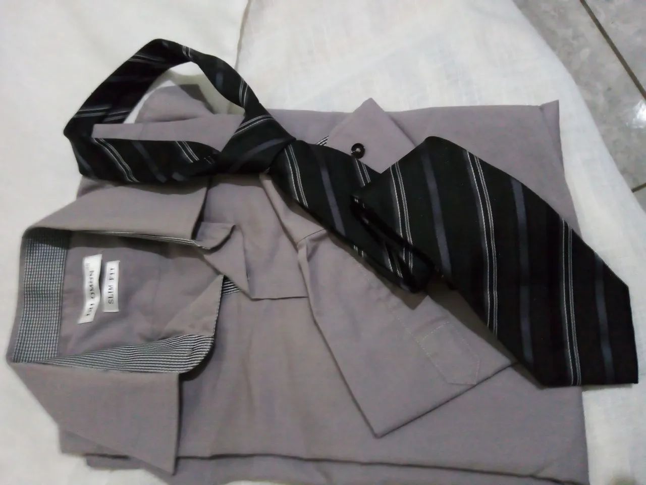 Camisa modelo slim e gravata listrada  - Foto 4