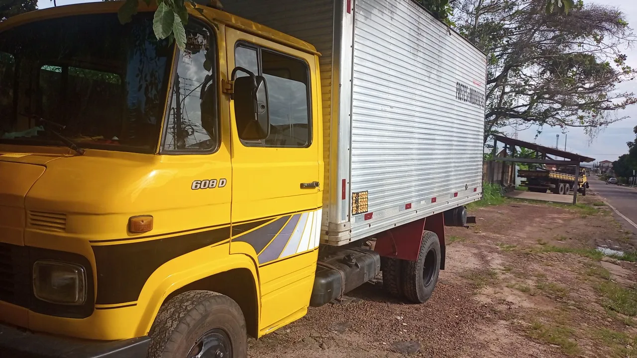 caminhão 608D