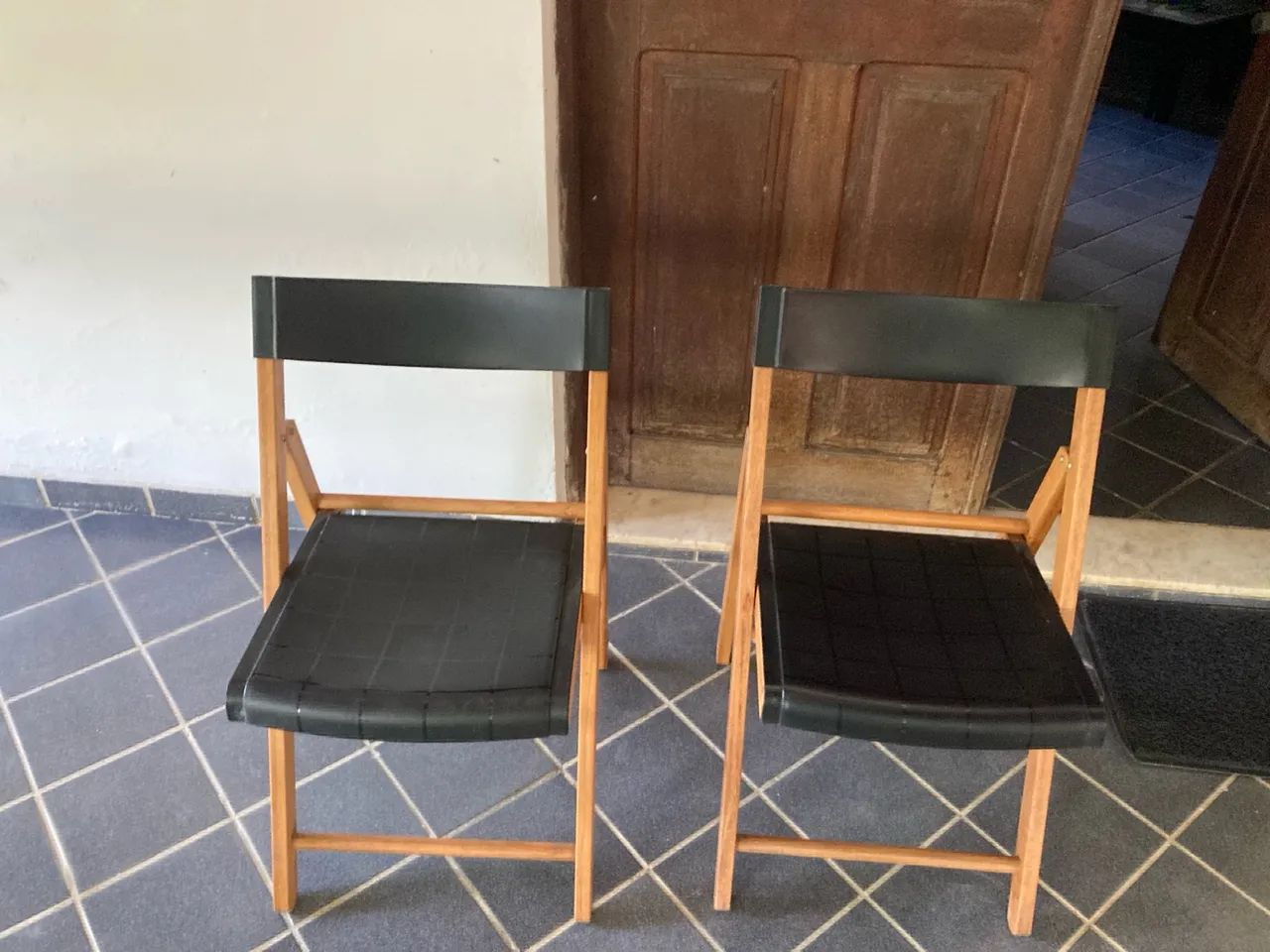 2 Cadeiras dobráveis com assento em material sintético - Foto 4