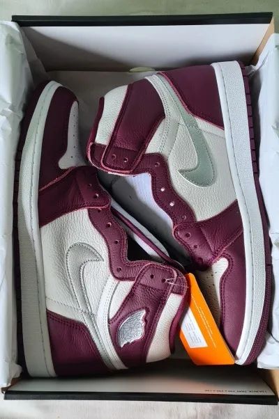 Nike Air Jordan 1 Retro High OG　BORDEAUX Air Jordan 1 Retro High OG 'Bordeaux'