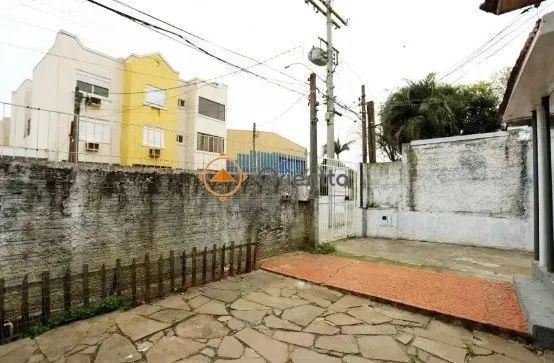Imobiliária Aluga Casa com 3 Dormitórios no Bairro Sarandi