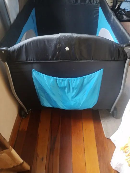 Berço portátil para bebê - Azul e Preto