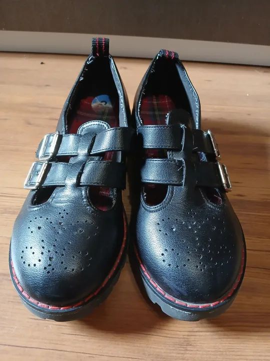 Sapato tipo boneca com fivela