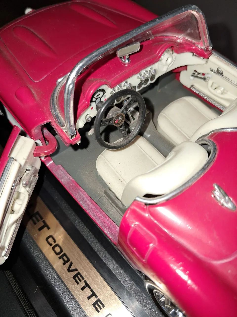 Chevrolet Corvette 1957 - Miniatura Escala 1:18 - Foto 5