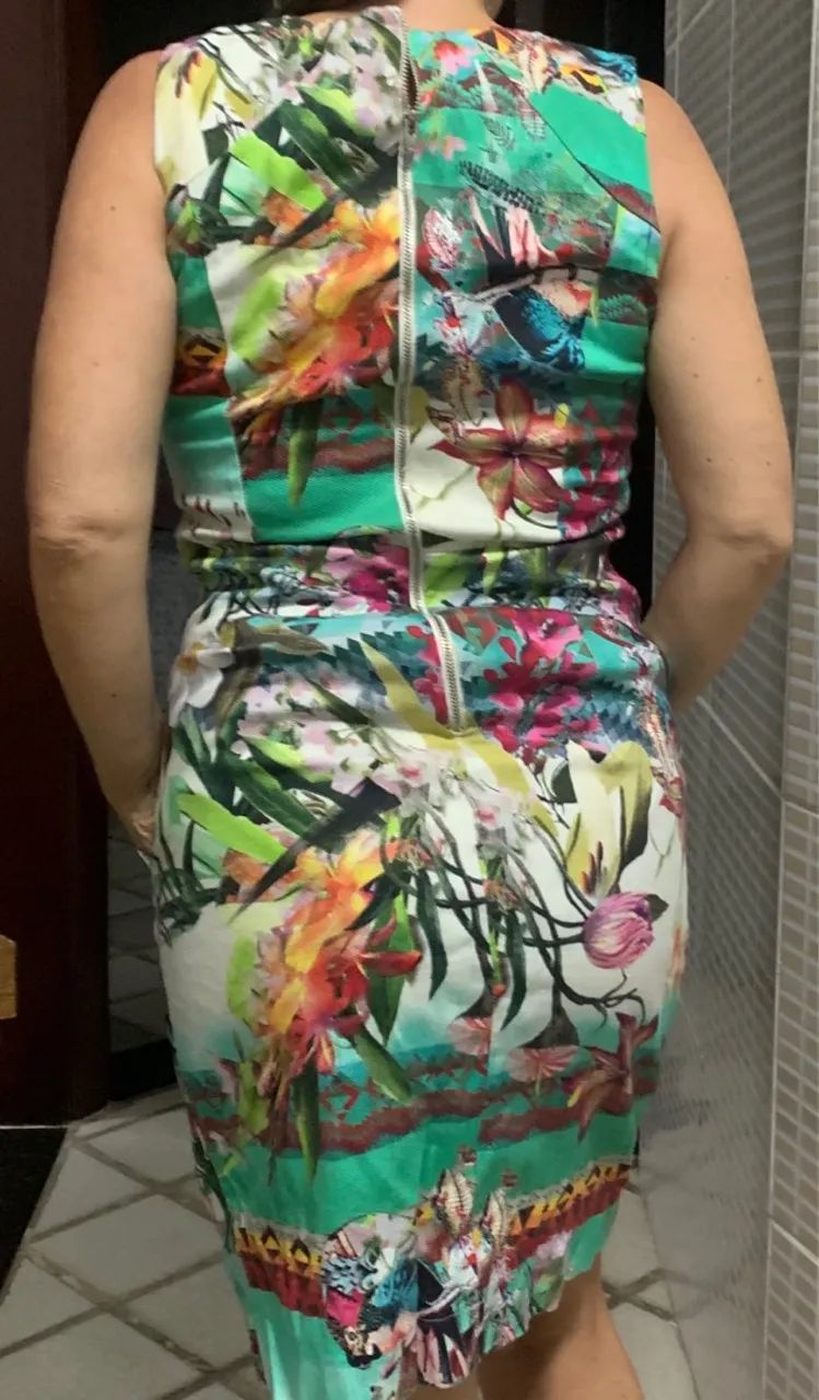 Vestido floral vibrante com bolsos - Elegância e estilo! - Foto 3