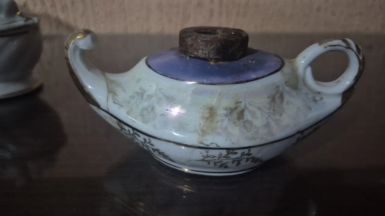 Lamparina Antiga de Porcelana Decorada