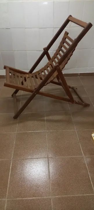 Espreguiçadeira de madeira. - Foto 2