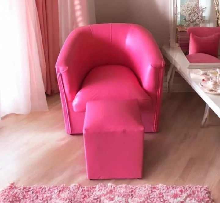 Poltrona e Puff Decorativos em Veludo Preto - Foto 5