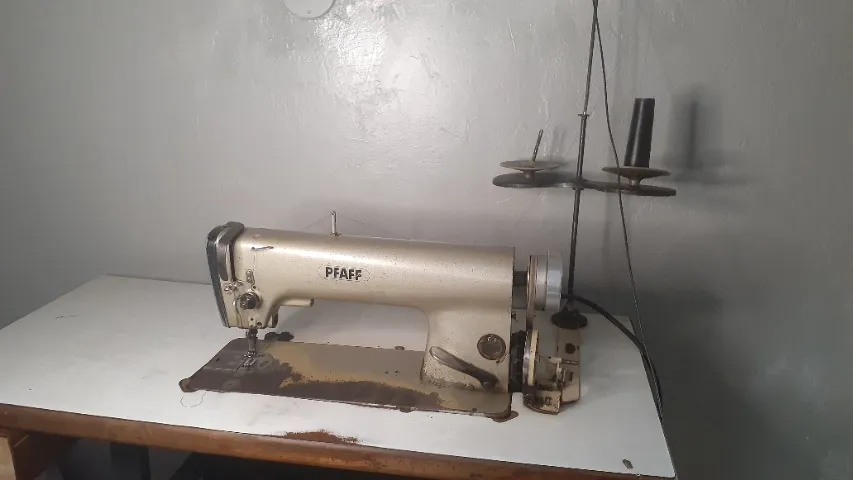 Maquina de Costura Industrial PFAFF