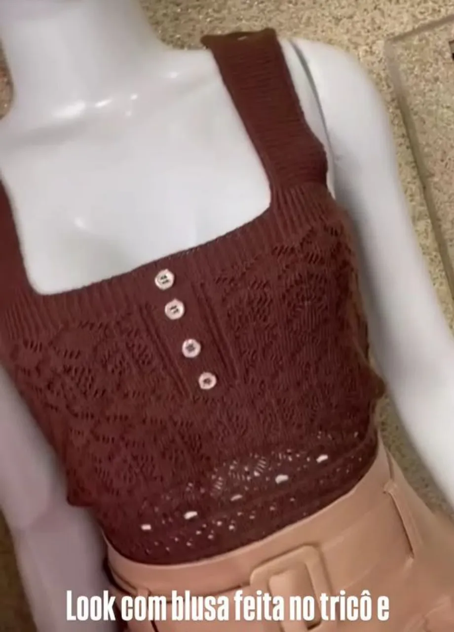 Blusa de tricô nova 