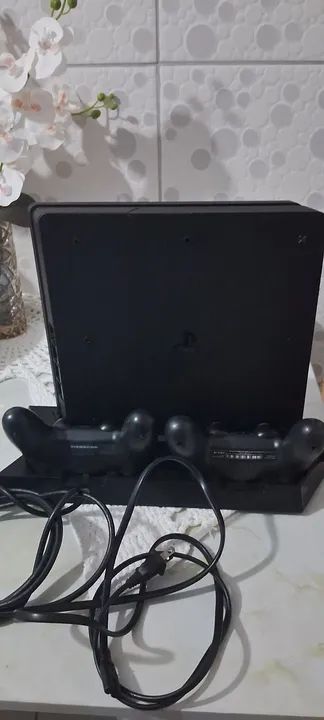 Ps4 slim semi novo+base de carregamento 