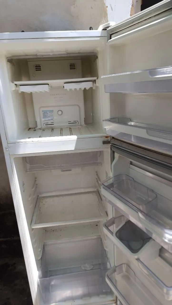 Vendo geladeira duplex Eletrolux DF42  - Foto 4