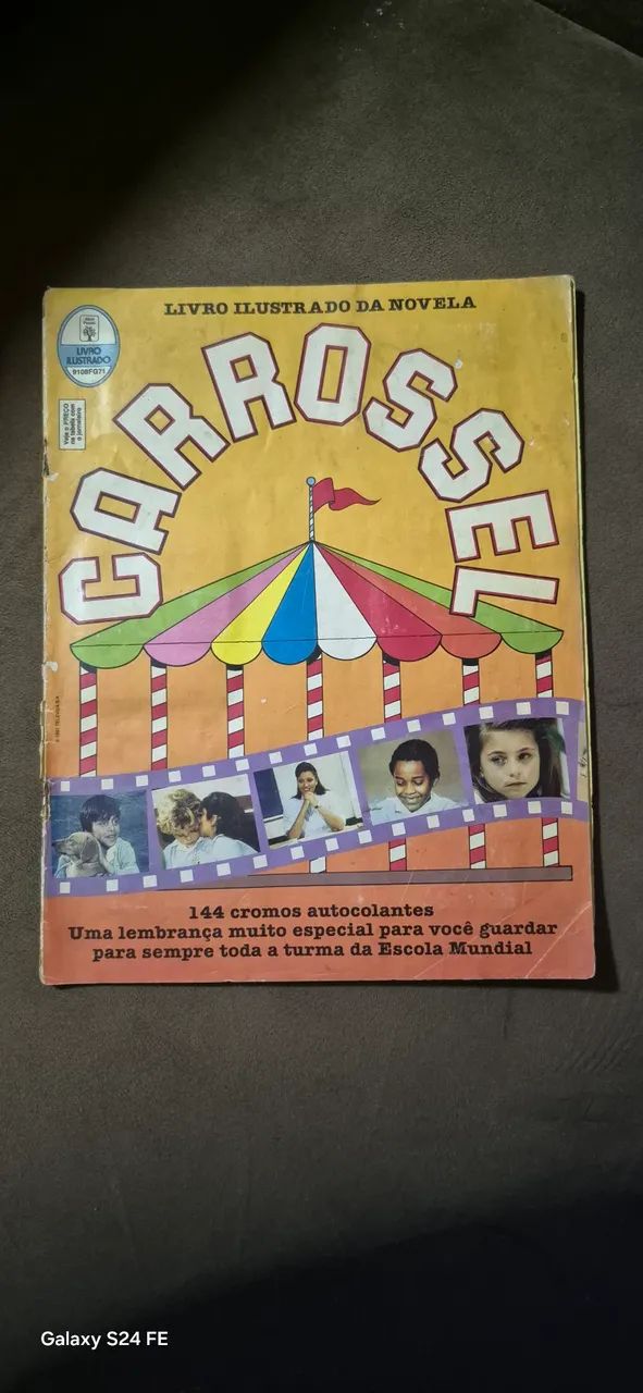 Album ilustrado carrossel original com 140 figurinhas de 144