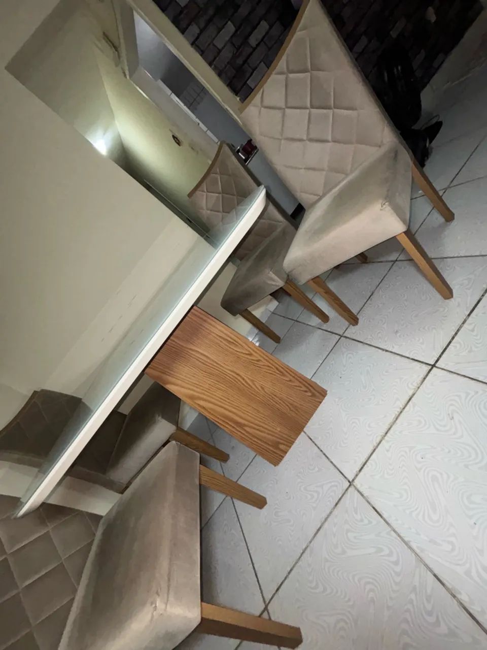 Mesa com quatro cadeiras em perfeito estado  - Foto 4