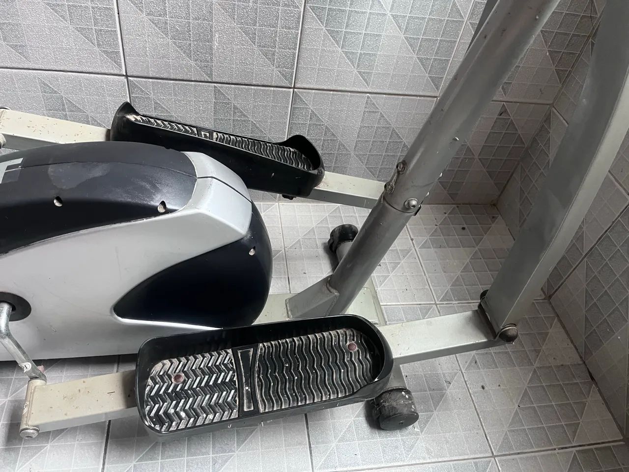 ? Elíptico O?Fit Profissional - Usado - Foto 2