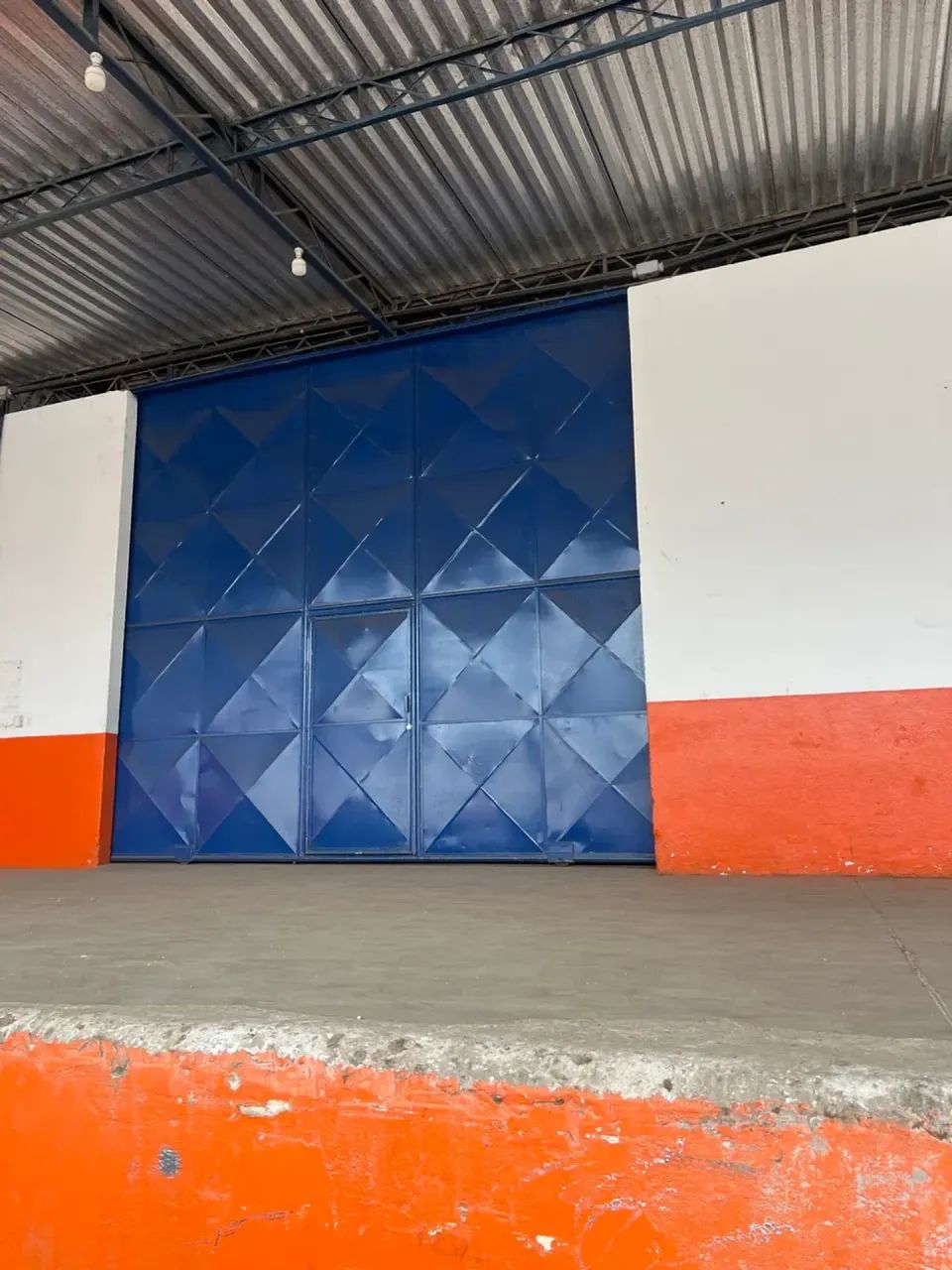 ALUGO GALPÃO COM DOCA  EXCELENTE LOCALIZAÇÃO!