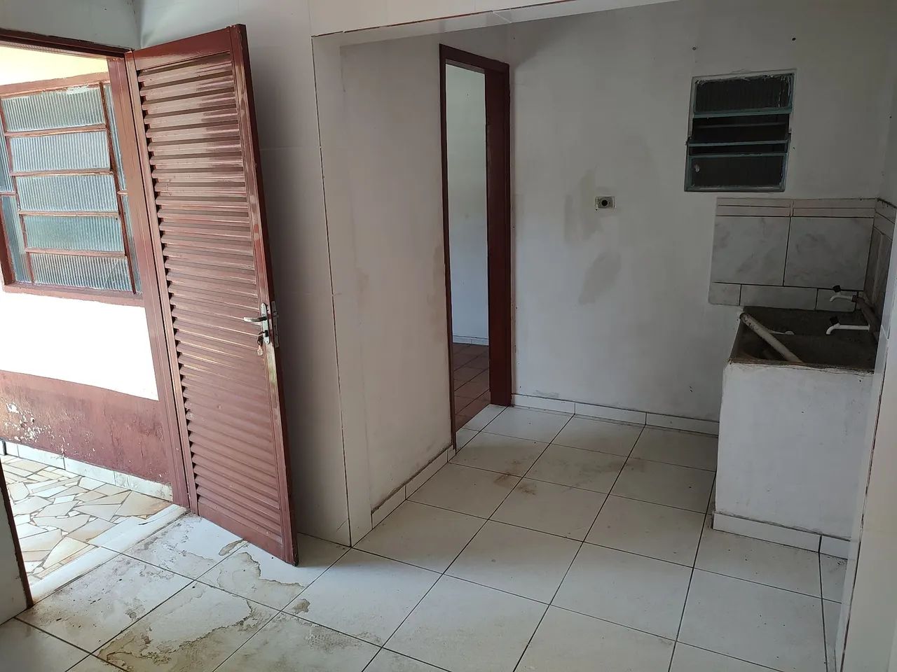 Alugo Casa Fundos - JD Bertioga - Foto 4