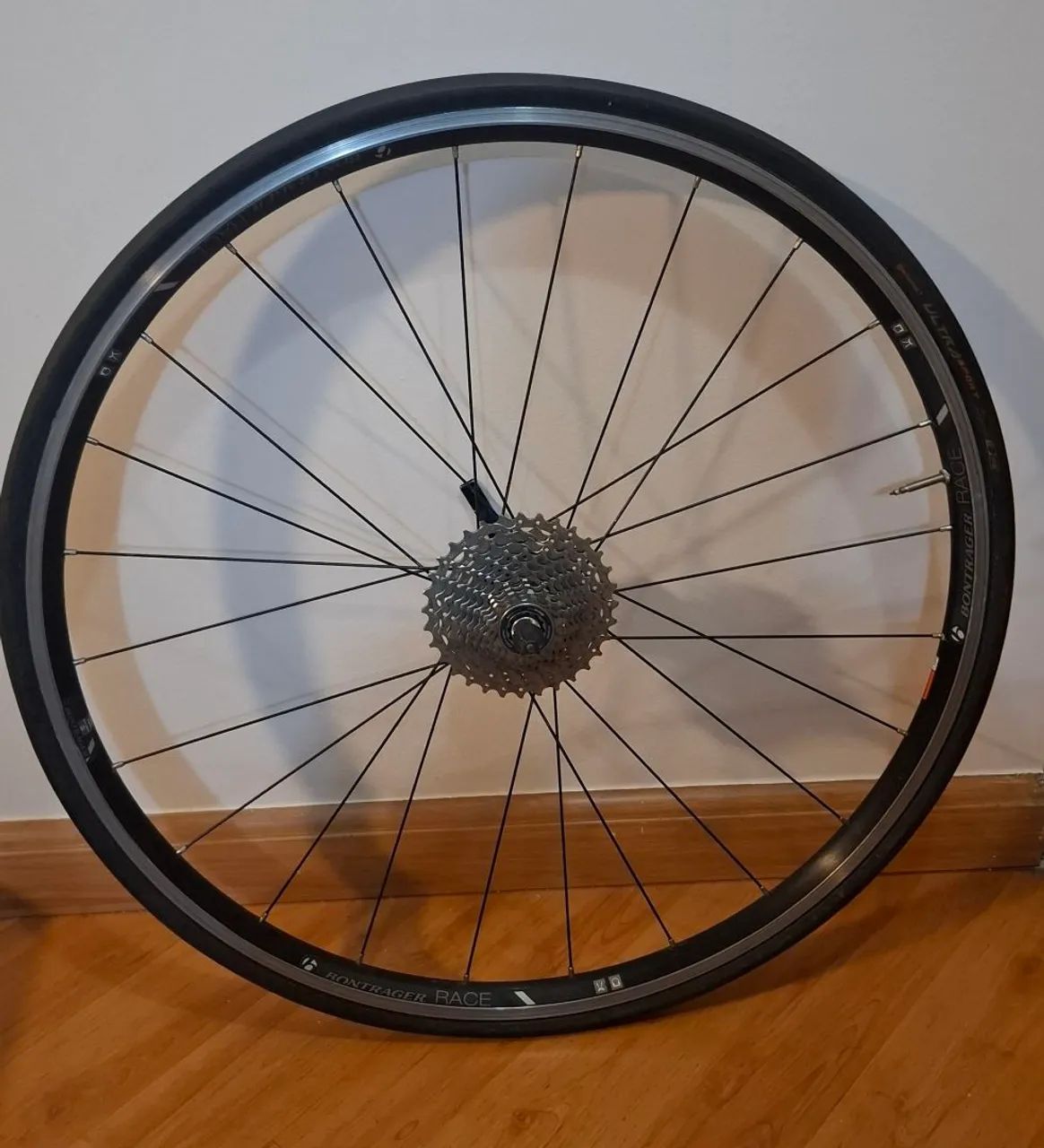 Roda Bontrager Race 700c traseira - Acessórios de Ciclismo - Vila