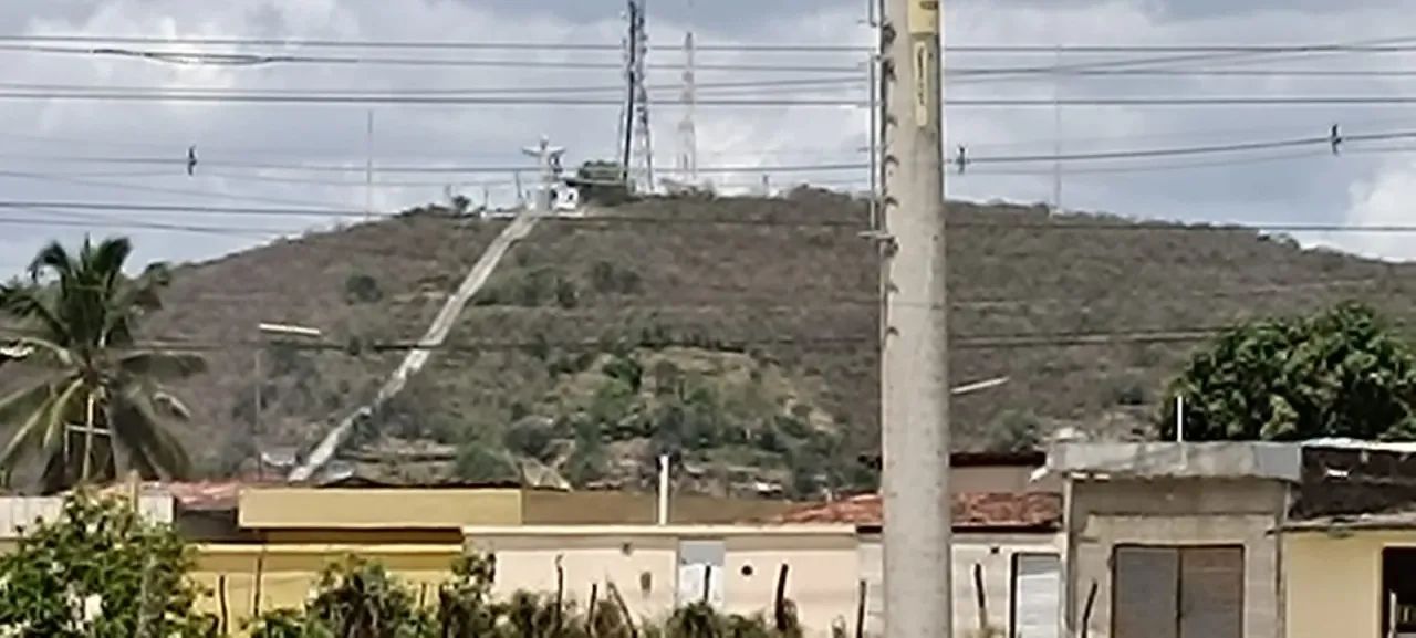VENDO LINDA CASA COM 3 QUARTOS NA CIDADE DE LIMOEIRO / PE - Foto 3