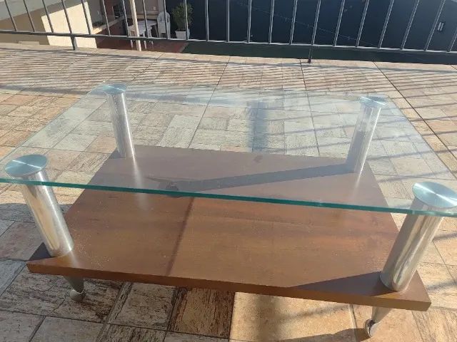 Mesa de centro retangular de madeira e vidro
