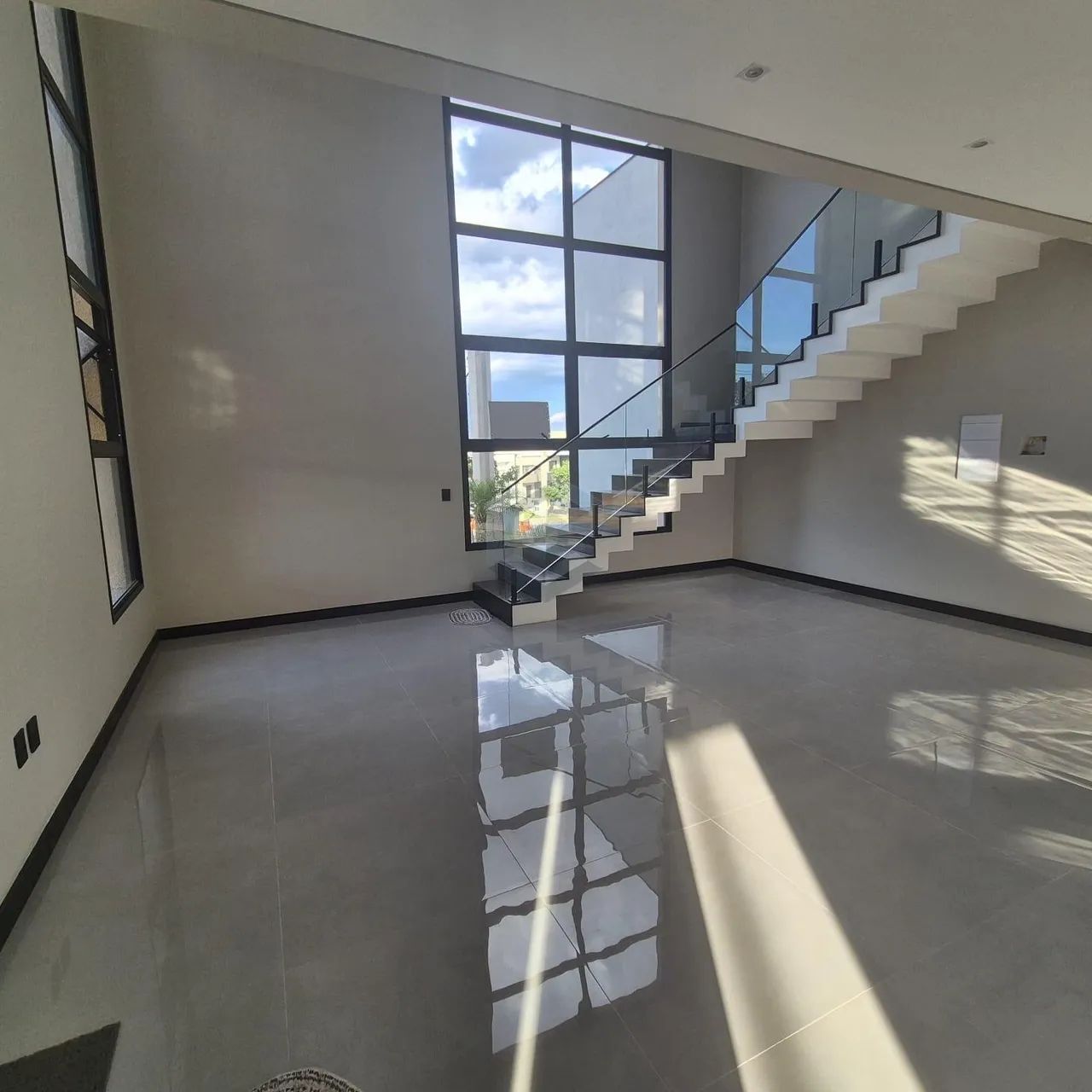 Casa em Wanel Ville, Sorocaba | 3 Suítes, 210m² - Foto 2