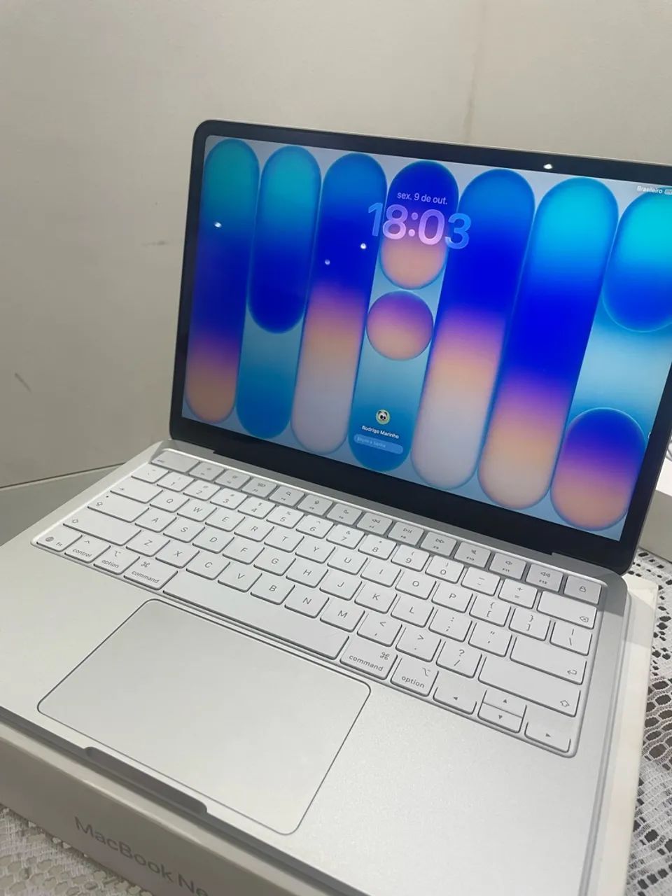 Macbook Neon 2026