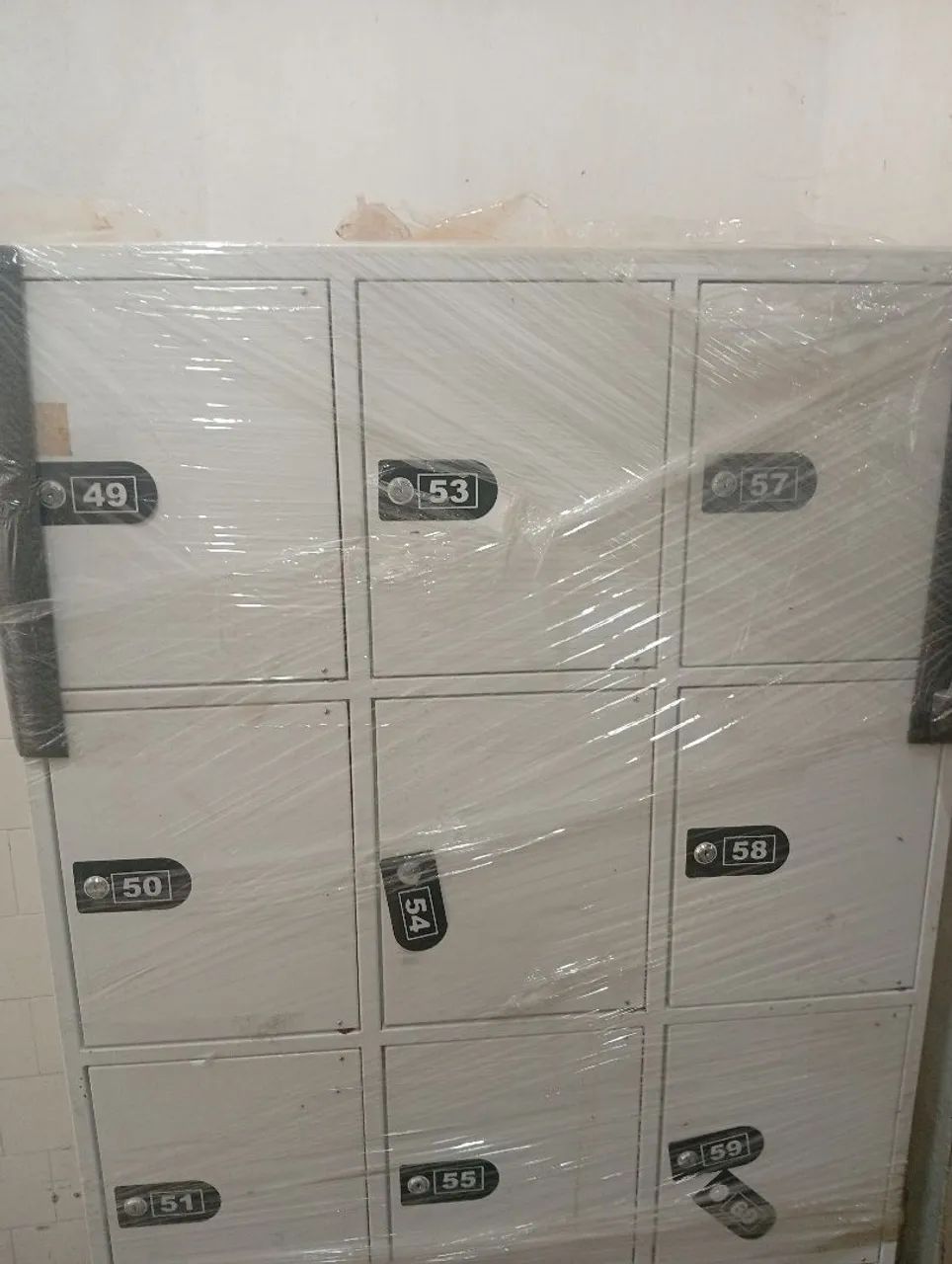 Vendo armários guarda volumes 