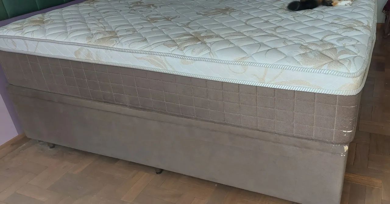 Vende-se cama casal com box baú 