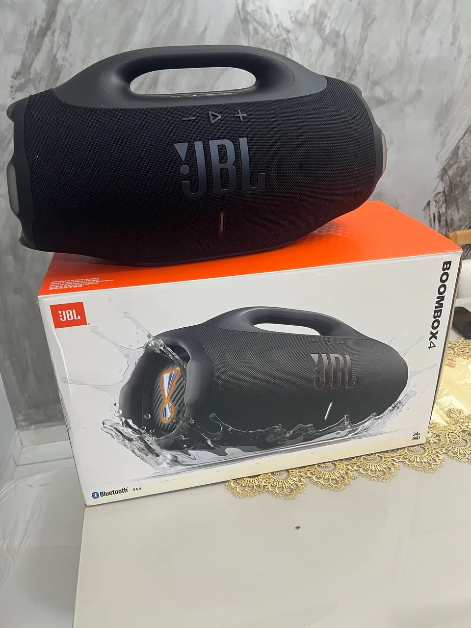 Vendo boombox 4  zera com nota 