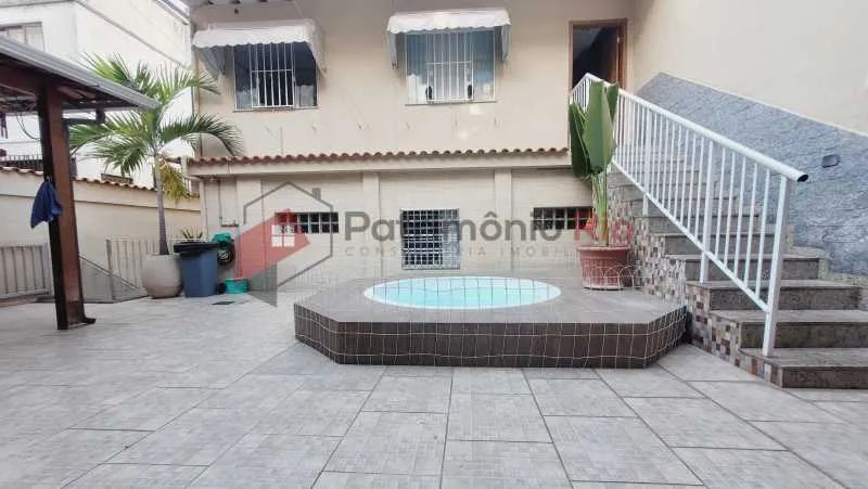 Casa bifamiliar com quintal piscina e churrasqueira! - Foto 2