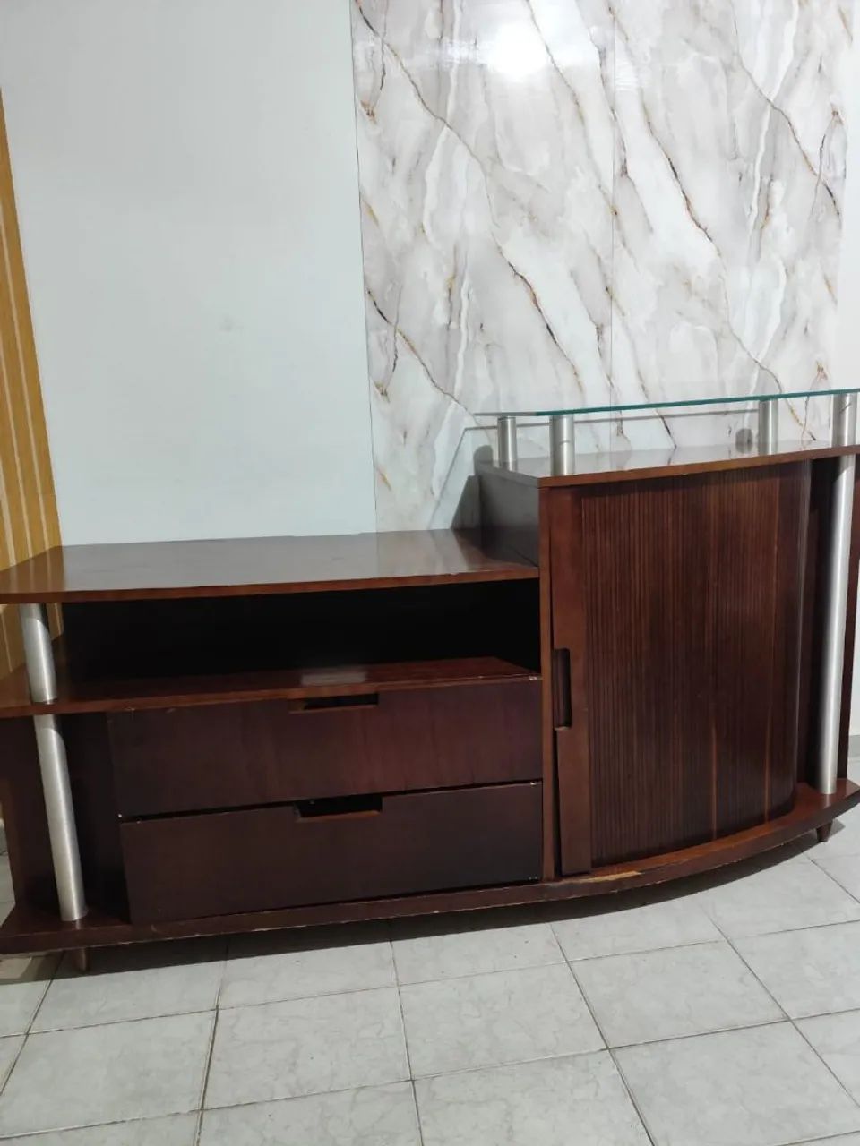 Vende se um rack de madeira para sala. - Foto 3