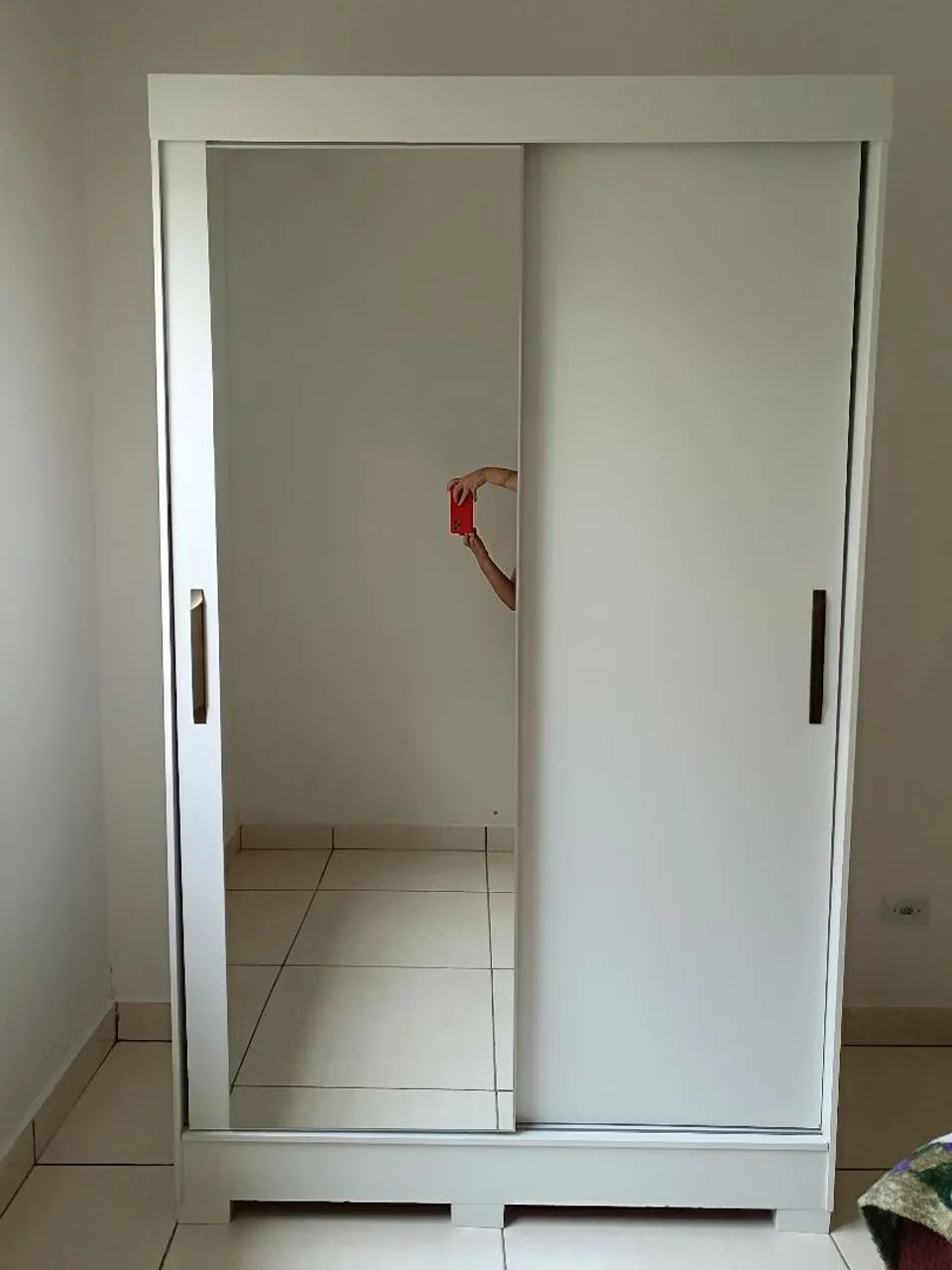 Guarda-roupa com espelho 