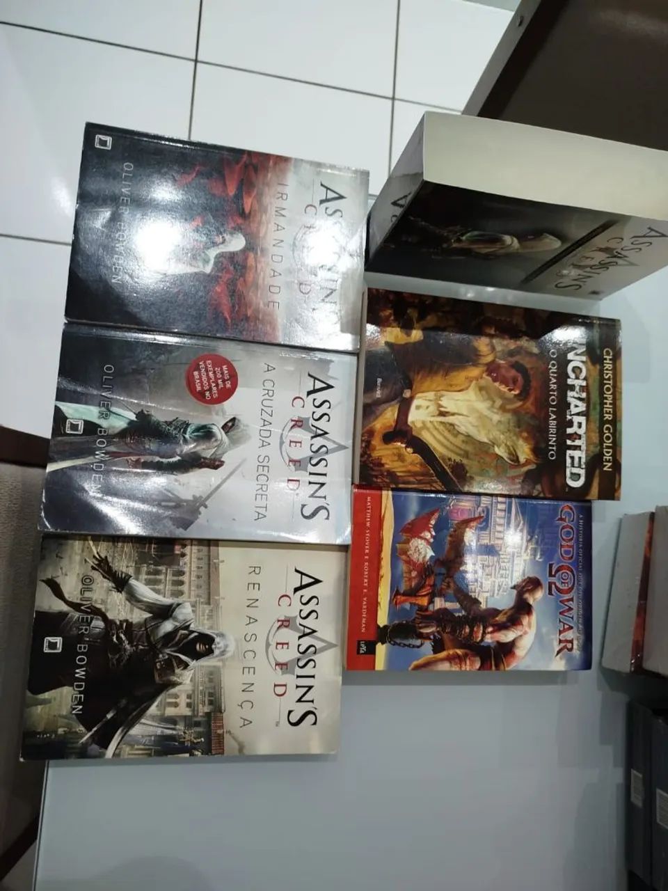 Livros gamers (uncharted, Assassins Creed 1,2,3 e God of war)