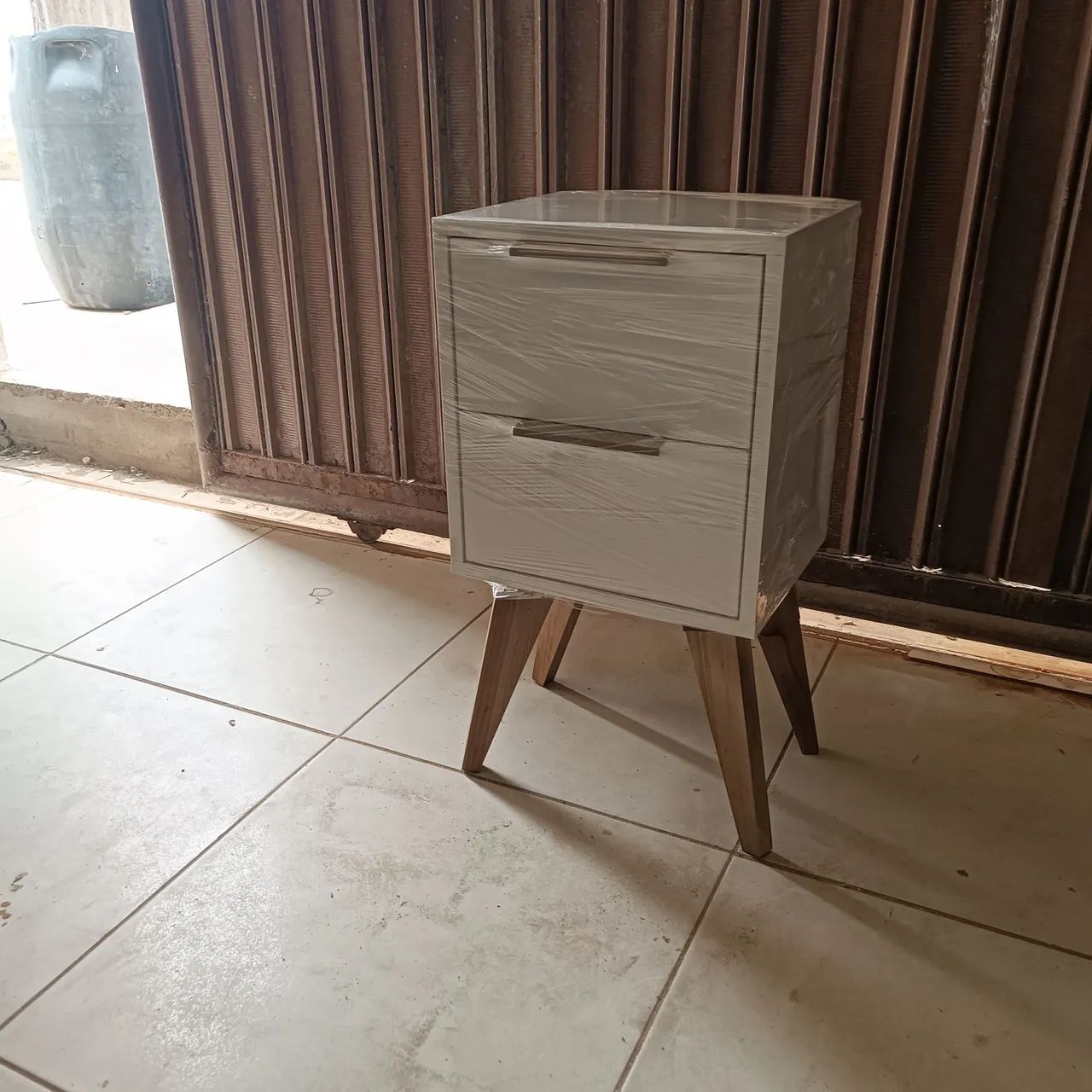 Mesa de cabiceira 