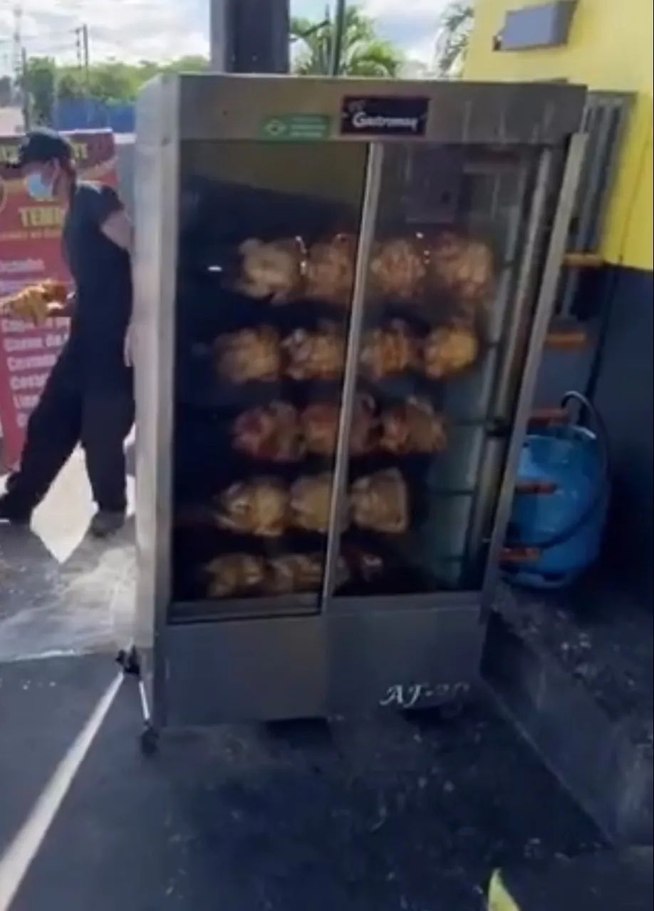 VENDO MÁQUINA DE FRANGO 30 frangos  - Foto 2