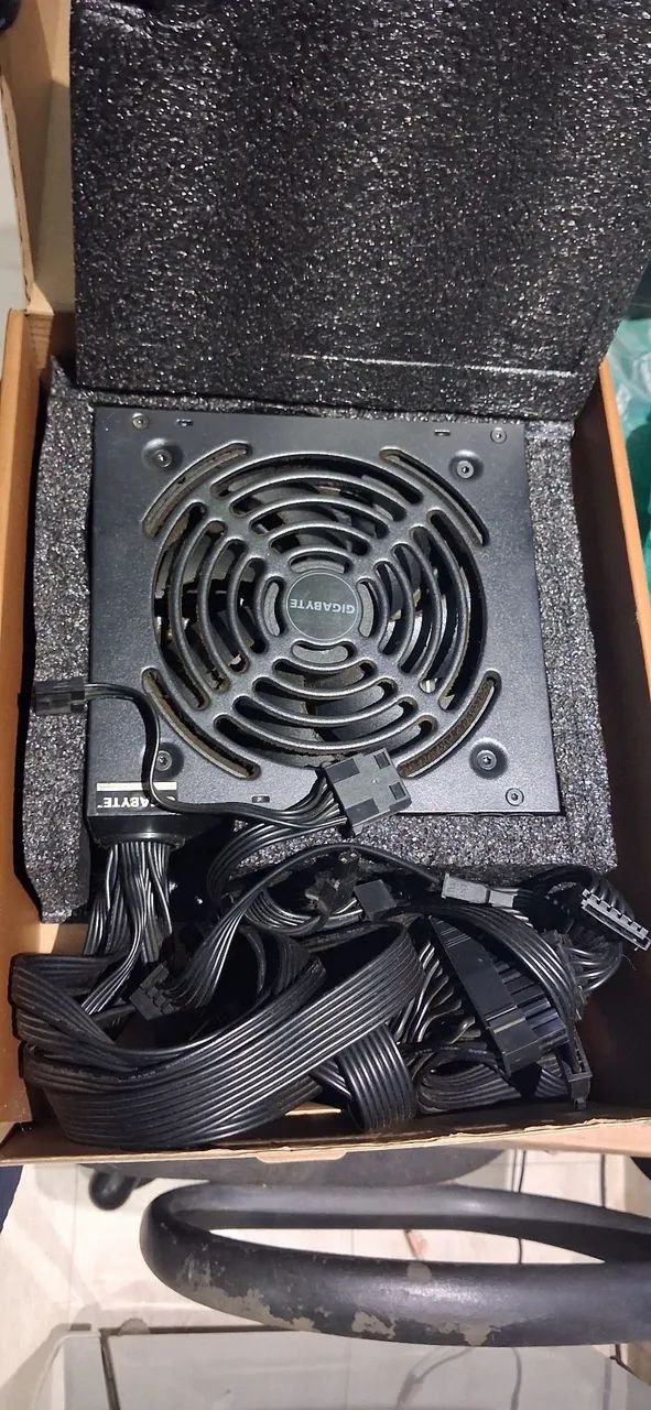 Fonte para desktop PSU gigabyte p550 - Foto 2