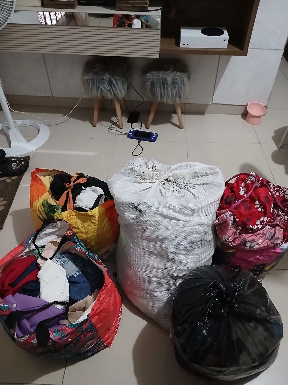 Vendo roupa pra bazar  - Foto 2