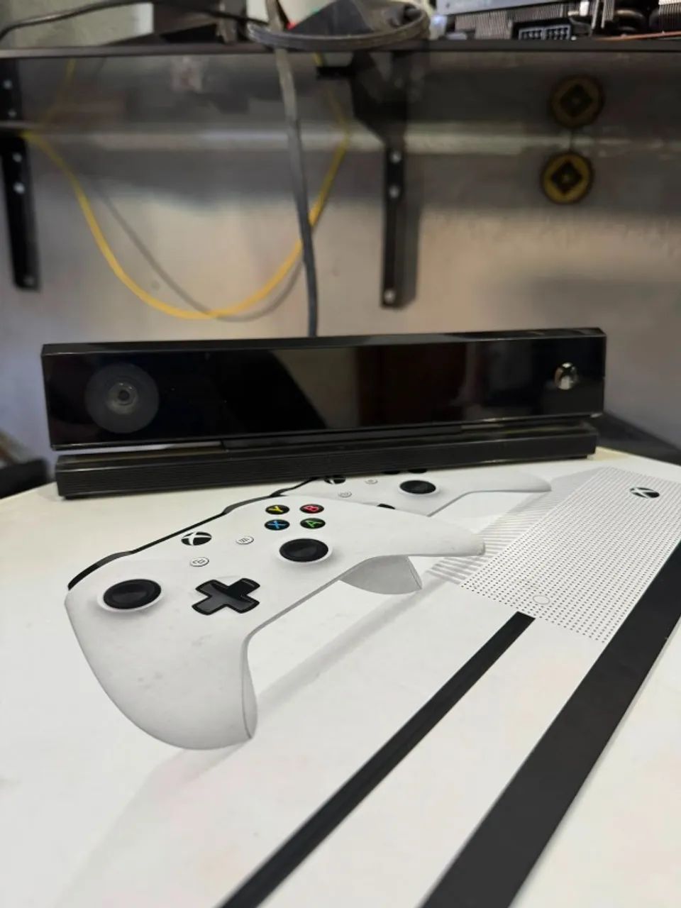 Xbox One S Com Kinect E Dois Controles!!! - Foto 4