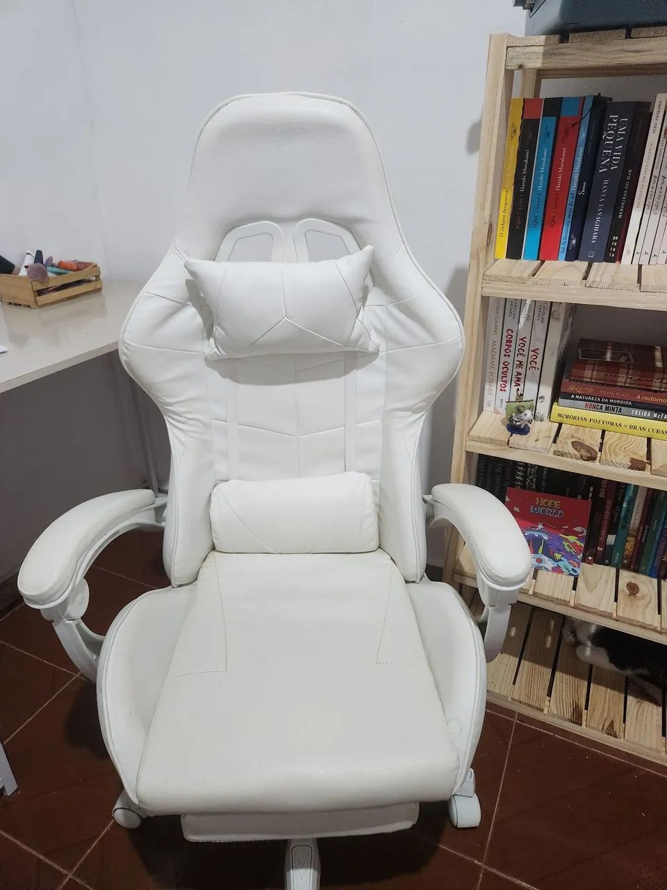 Cadeira branca  - Foto 3