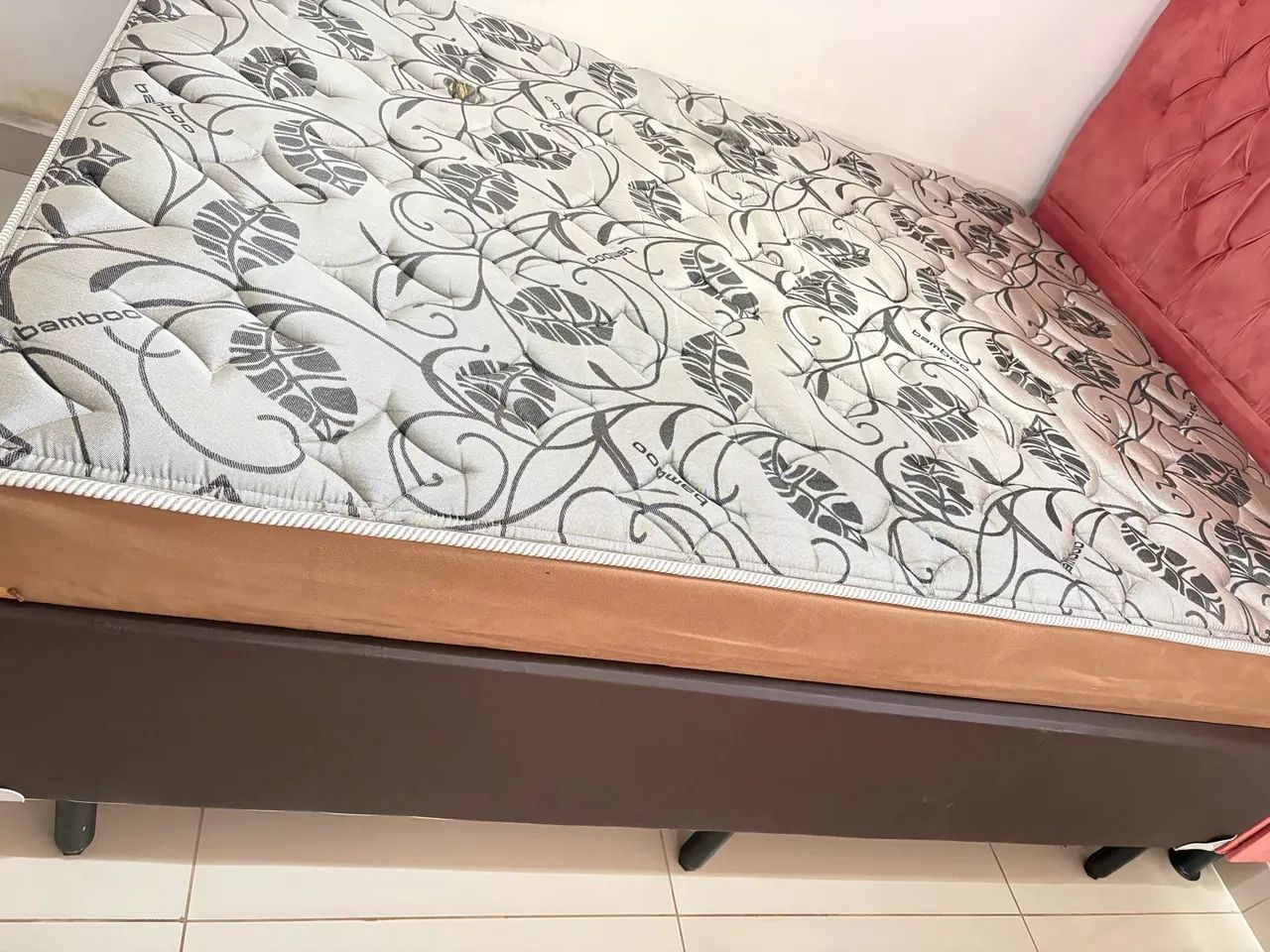 VENDO CAMA COMPLETA COM BAÚ - Foto 5