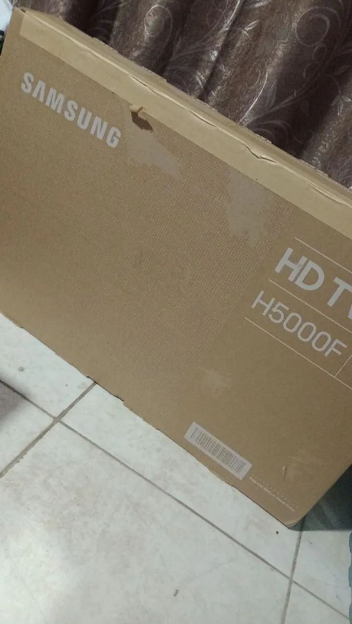 Tv 32 smart Samsung nova na caixa nuncca usada 1.000 mil reais a vista não faço menos 