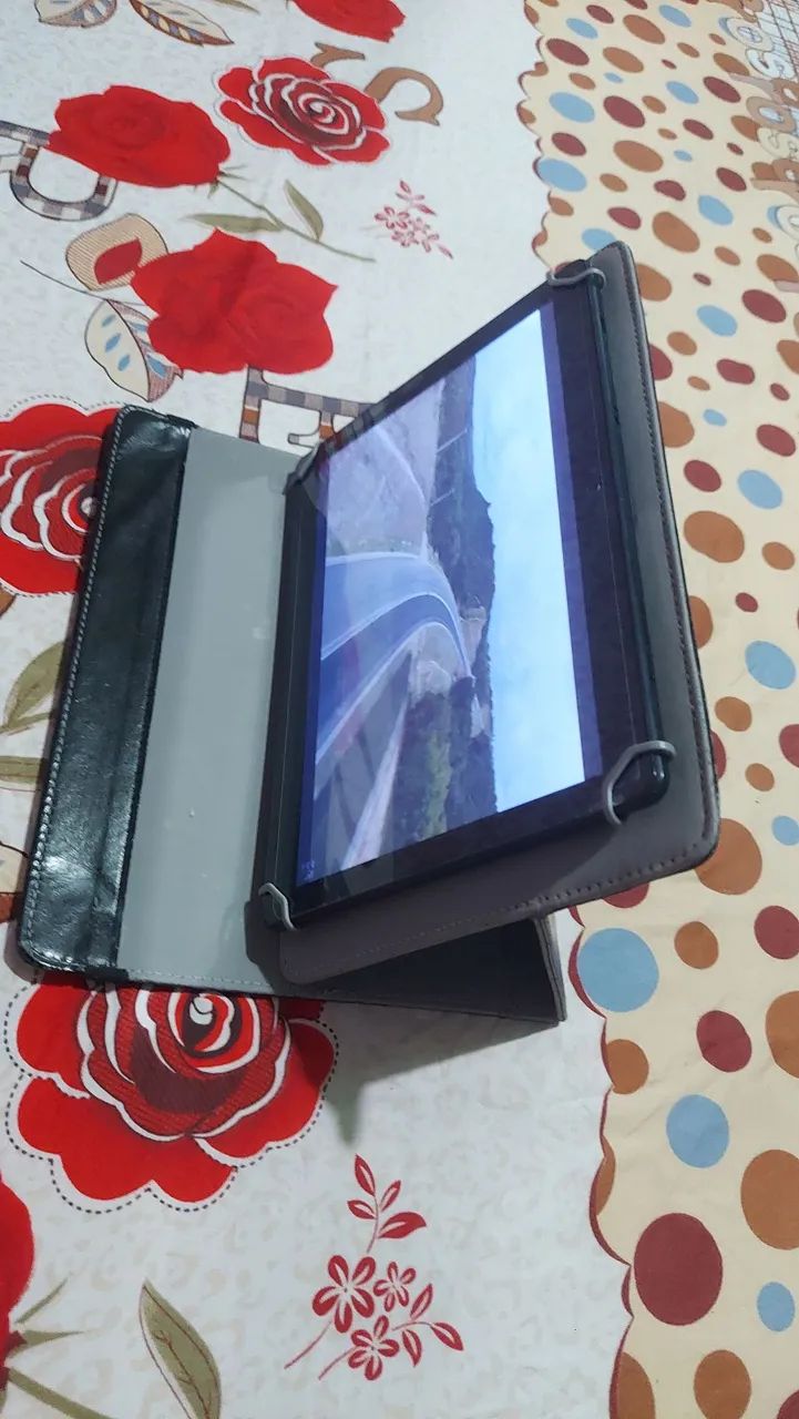 Tablet 10 polegadas da pritom 2 de gingas ram,com capa e carregador. Meu  zap *89 - Foto 2