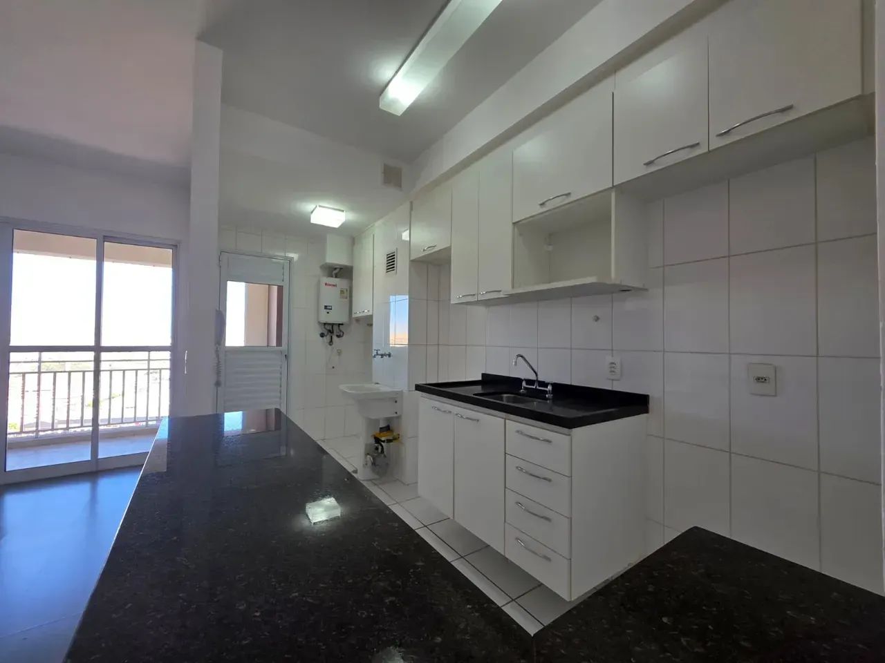 Apartamento 02 dormitórios com varanda gourmet - centro Alphaville - Foto 3
