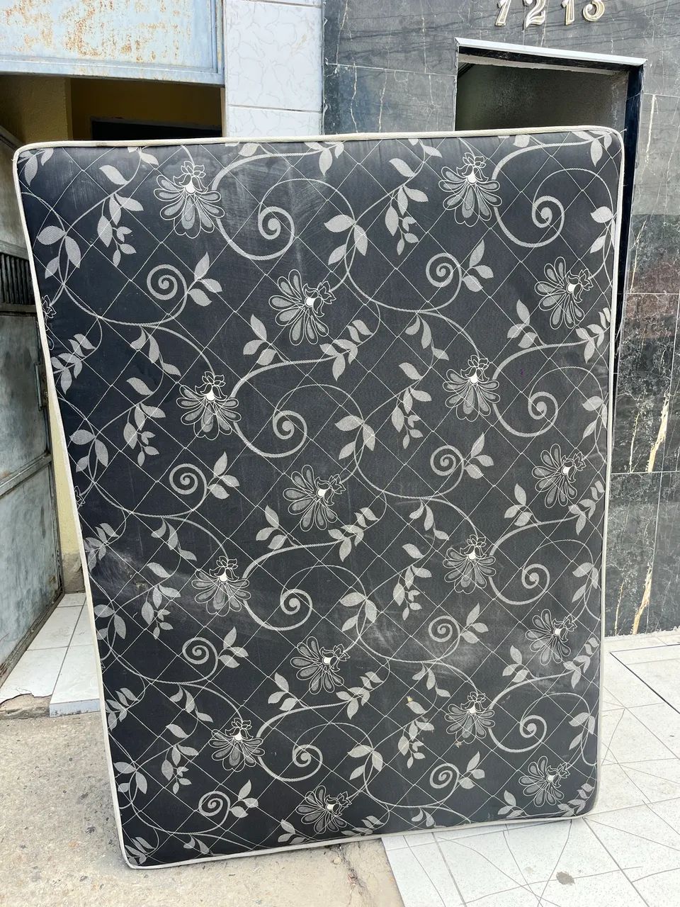 Vendo cama box com mola ensacada